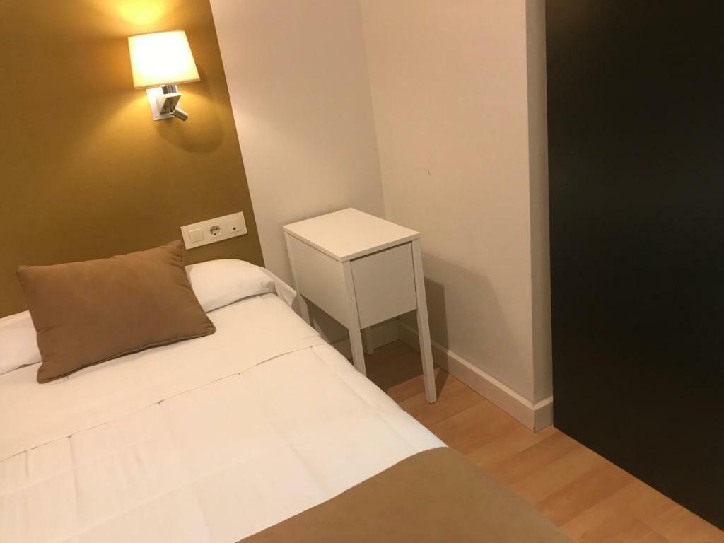 Hotel Moya Навальмораль-де-ла-Мата Экстерьер фото