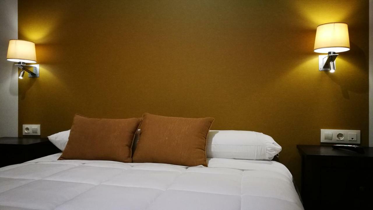 Hotel Moya Навальмораль-де-ла-Мата Экстерьер фото