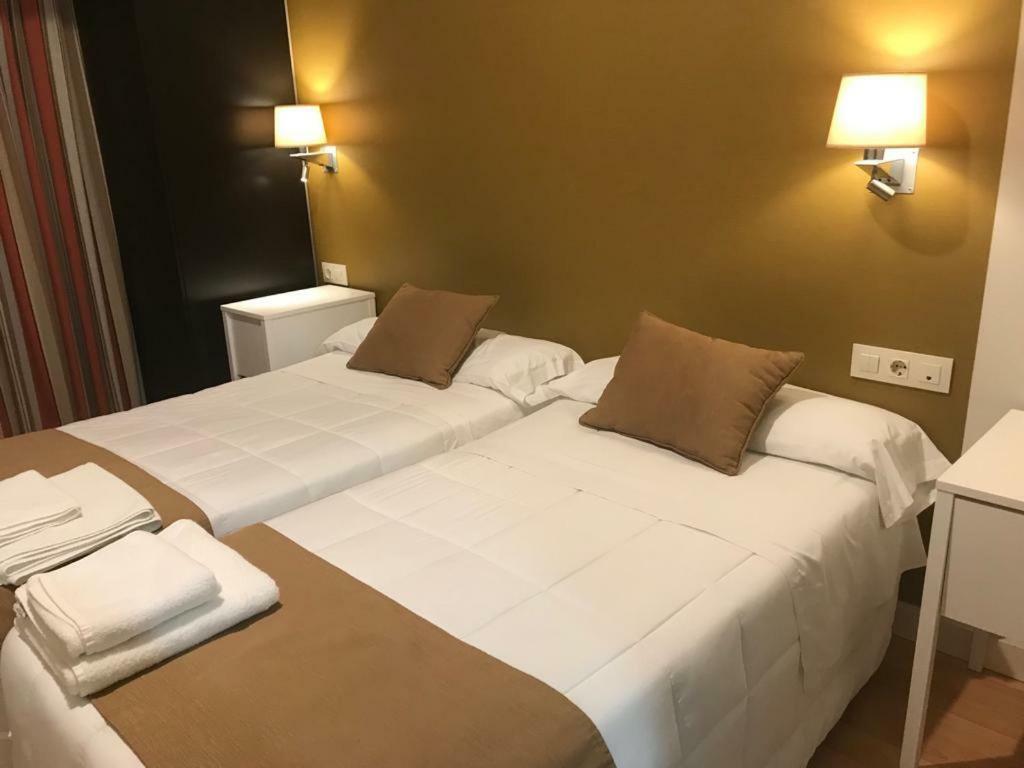 Hotel Moya Навальмораль-де-ла-Мата Экстерьер фото