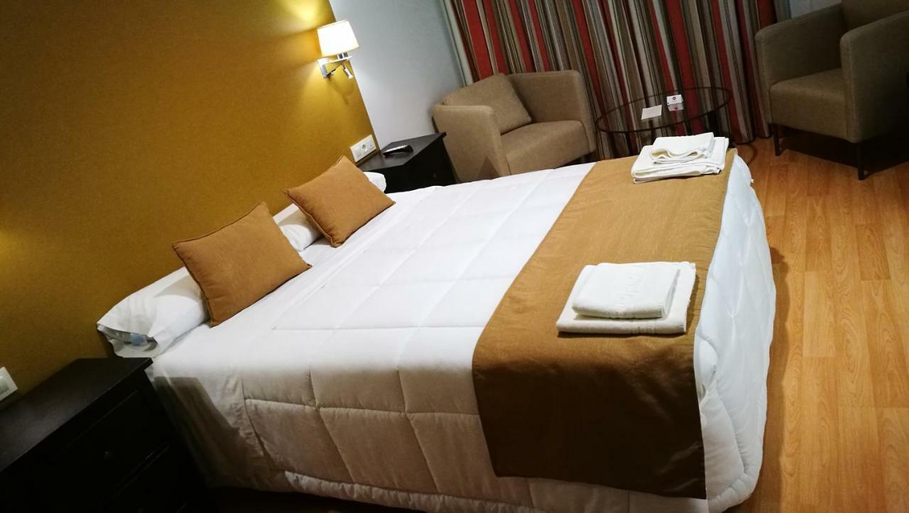 Hotel Moya Навальмораль-де-ла-Мата Экстерьер фото