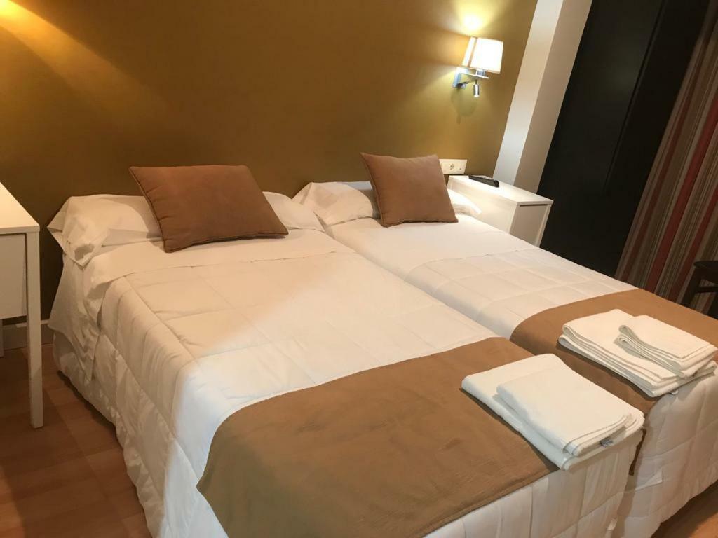 Hotel Moya Навальмораль-де-ла-Мата Экстерьер фото